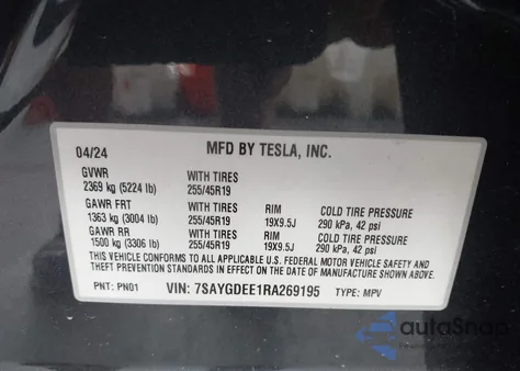 2024 Tesla Model Y Long Range Dual Motor All-Wheel Drive z USA, uszkodzony, nr VIN 7SAYGDEE1RA269195